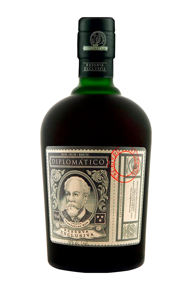 Botella de 70 cl de Ron Diplomático Reserva Exclusiva, ron venezolano 40 % vol., envejecido hasta 12 años, notas de caramelo, miel y naranja.