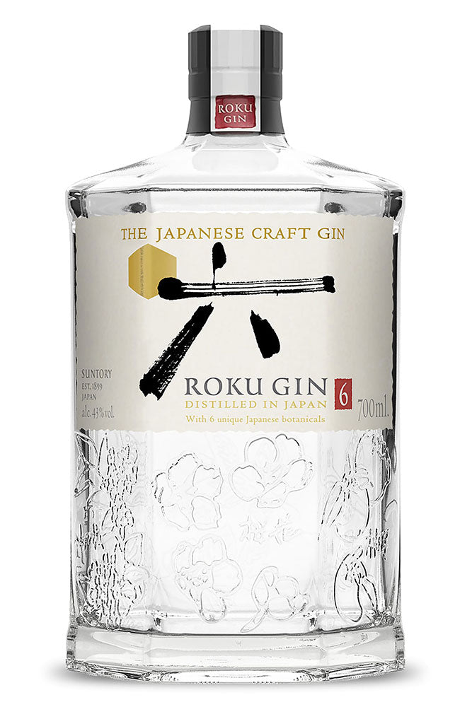 Botella de 70 cl de Ginebra Roku, una ginebra japonesa premium elaborada con seis botánicos únicos que representan las estaciones japonesas. Presentada en una botella de vidrio transparente con diseño hexagonal.