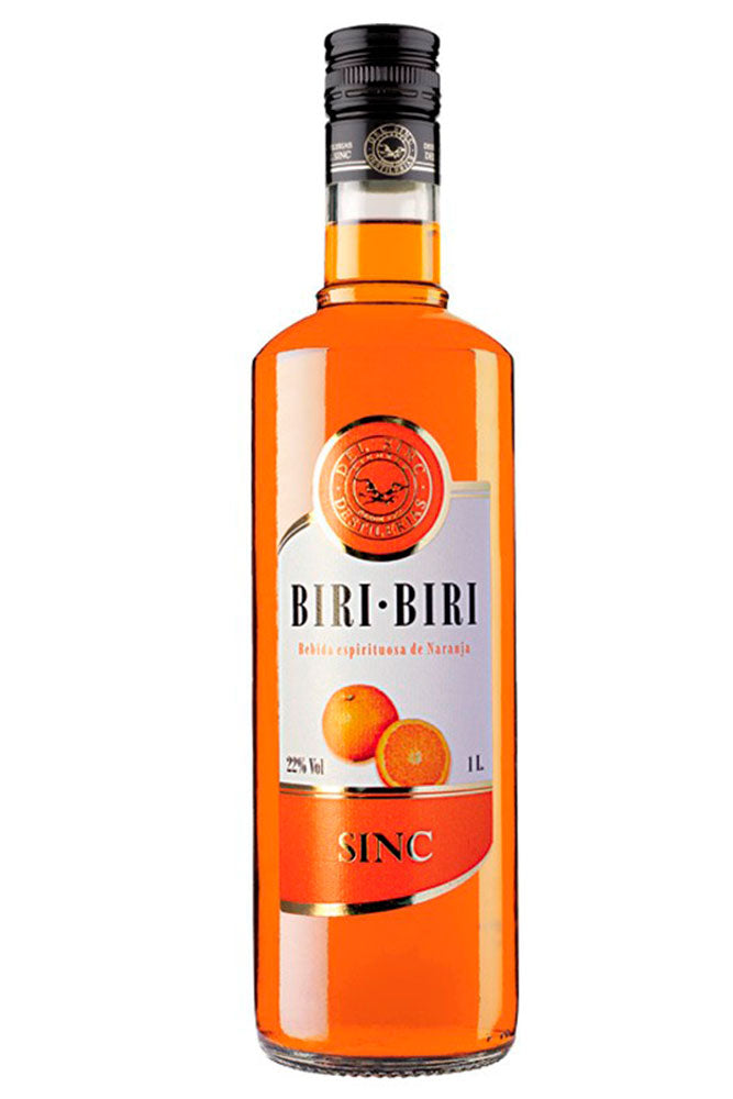 Botella de 1 litro de Licor Biri-Biri, un licor español dulce elaborado con naranjas valencianas. De color naranja brillante, ofrece un sabor dulce con intensos aromas mediterráneos de cítricos. Perfecto para servir frío en copa pequeña o vaso de chupito. Presentado en una botella de vidrio naranja brillante.