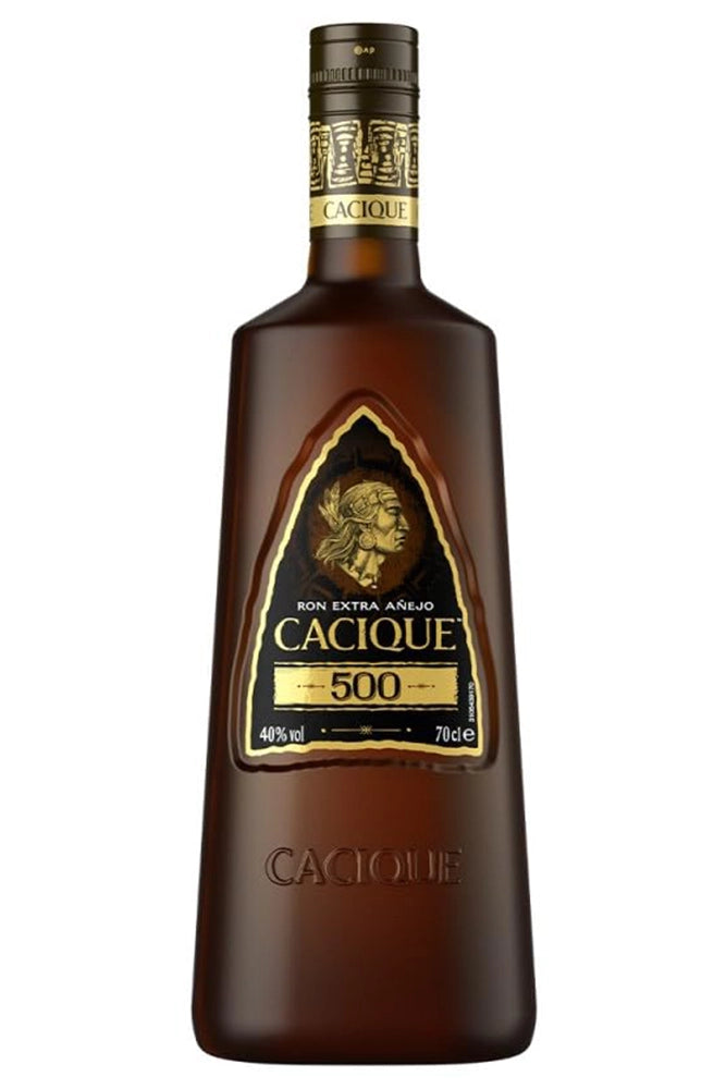 Botella de 70cl de Ron Cacique 500 Años, un ron venezolano premium envejecido en barricas de roble durante 8 años. Presentado en botella de vidrio de color ámbar oscuro.
