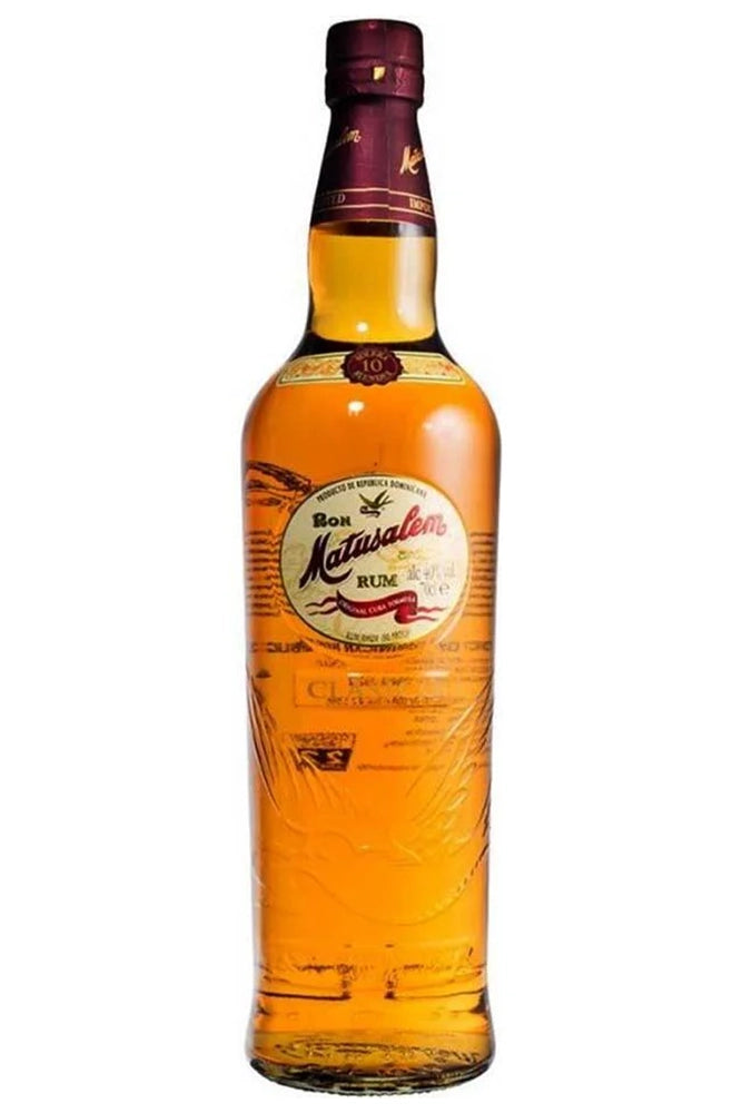 Botella de 70 cl de Ron Matusalem 10 Años, un ron premium dominicano elaborado con rones añejados en barriles de madera y ensamblados en solera durante 10 años. Sabor distintivo con notas de vainilla, coco y toffee. Color miel con tonos marrones. Ideal para disfrutar solo o en cócteles. Presentado en botella de vidrio.