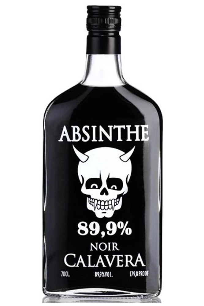 Botella de Absenta Calavera Negra 89,9º 70 cl, diseño oscuro y misterioso.