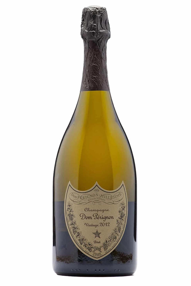 Botella Dom Pérignon Vintage 2015 75 cl, champagne de añada con notas de cítricos, brioche y avellana, elegante y cremoso.