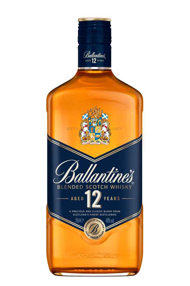 Botella de 70 cl de Ballantine’s 12 Años Blue. Ámbar, 40º. Blended escocés elegante envejecido 12 años, con notas de miel y roble.