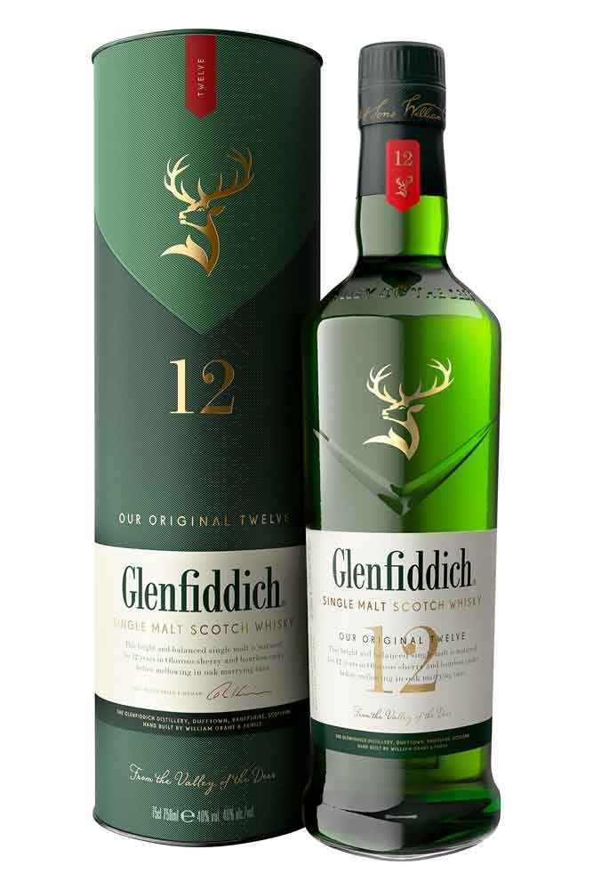 Botella de 70 cl de Glenfiddich 12 Años. Single Malt escocés dorado 40º. Fresco, con notas de pera y manzana. Madurado en barricas de bourbon y jerez.