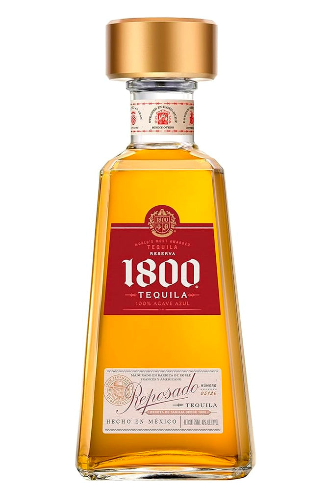 Botella de 70 cl de 1800 Tequila Reposado, tequila 100% agave azul de Jalisco, envejecido en barricas de roble americano y francés, notas de vainilla y caramelo.