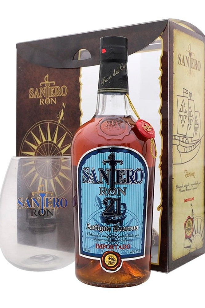 Botella de 70 cl de Ron Santero Antigua Reserva 21 Años, ron añejado 21 años, 40 % vol., con notas de madera y caramelo.