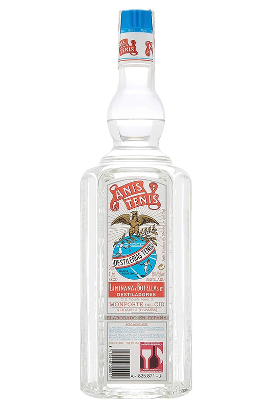 Botella de 1 litro de Anís Tenis, un anís extra seco de Destilerías Tenis en Alicante. Elaborado con anís estrellado y agua purificada, destilado tradicionalmente. Ideal para tomar solo o con hielo. Presentado en botella de vidrio transparente.