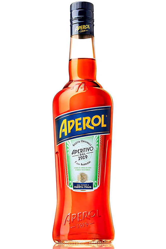 Botella de 70 cl de Aperol Original, el licor italiano perfecto para aperitivos. De color naranja brillante, combina naranja amarga, ruibarbo e hierbas. Ideal para el clásico Spritz o con soda. Presentado en botella de vidrio.

