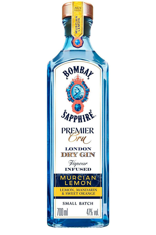Botella de 70 cl de Bombay Sapphire Premier Cru Murcian Lemon, una ginebra premium con limón murciano y mandarina, ideal para gin-tonics y martinis cítricos. Presentada en botella de vidrio transparente, con sabor fresco, elegante y final prolongado y cítrico.