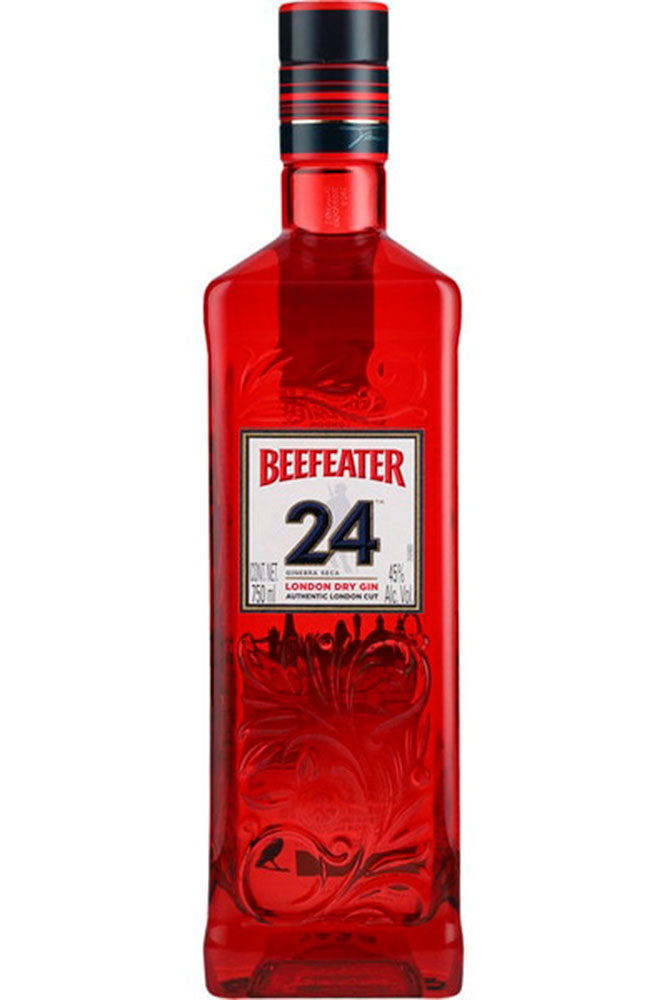 Botella de 70 cl de Ginebra Beefeater 24, una ginebra premium con tés exóticos y cáscaras de cítricos. Destilada en Londres, esta ginebra de color transparente combina 12 botánicos, incluyendo té sencha japonés y té verde chino, con notas de enebro, pomelo y naranja amarga. Ideal para martinis o gin-tonics con pomelo. Presentada en botella de vidrio transparente.