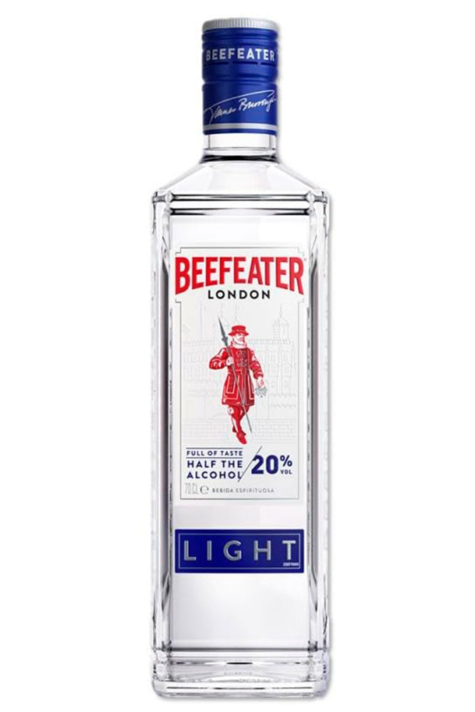 Botella de 70 cl de Ginebra Beefeater Light, una versión ligera de la clásica Beefeater con 20º de alcohol. Esta ginebra ofrece el mismo perfil botánico con menos alcohol, proporcionando una experiencia más suave y ligera. Presentada en una botella de vidrio transparente, es ideal para gin-tonics suaves o combinados ligeros. La receta incluye botánicos originales de Beefeater como enebro, limón y cilantro, manteniendo el carácter distintivo de la ginebra pero con un menor contenido alcohólico.