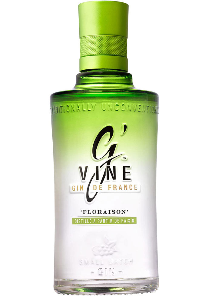 Botella de 70 cl de G'Vine Floraison, una ginebra premium francesa elaborada con uva verde Ugni Blanc y flor de vid de la región de Cognac. Destilada en pequeños lotes, es suave y floral, perfecta para gin-tonics con uva blanca o flor comestible. Presentada en botella de vidrio transparente verde, esta ginebra destaca por su elegancia y sabor aterciopelado, con notas dulces y especiadas.
