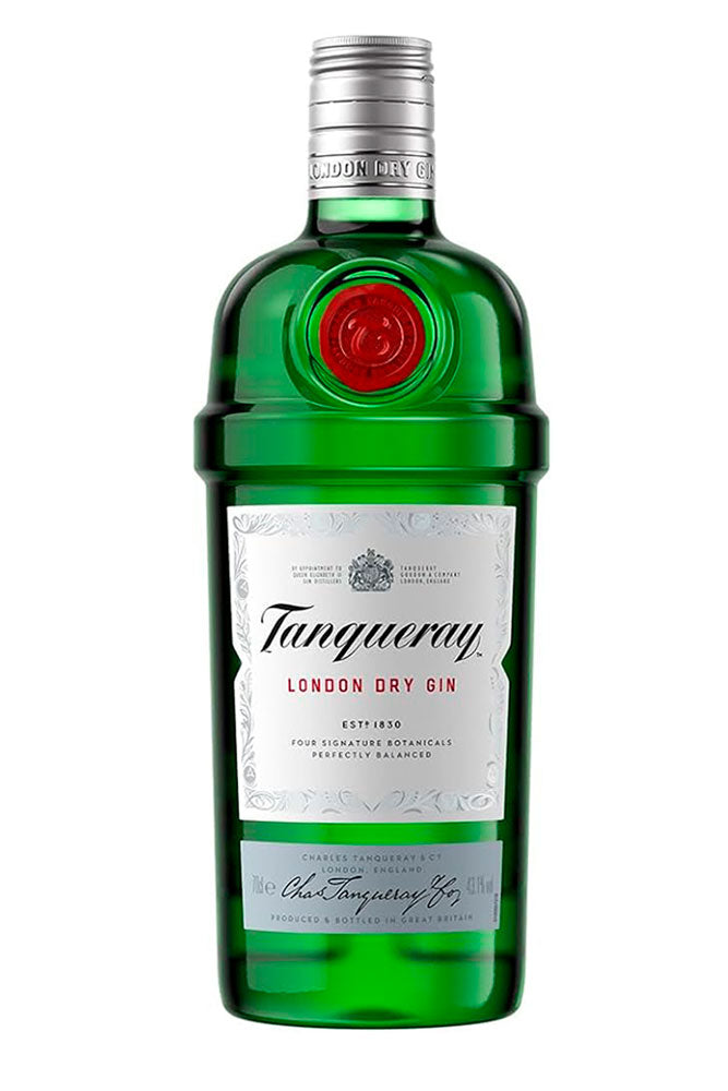 Botella de 70 cl de Ginebra Tanqueray, una ginebra premium elaborada con 4 botánicos esenciales: enebro, regaliz, raíz de angélica y cilantro. Ideal para gin-tonics con un toque de limón. Presentada en una botella de vidrio verde.