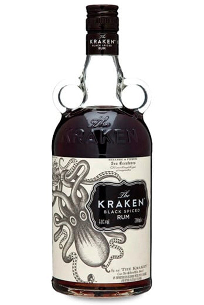 Botella de 70 cl de Kraken Black Spiced, un ron especiado oscuro con un perfil audaz. Inspirado en la leyenda del kraken del mar Caribe, este ron se elabora con una mezcla de rones del Caribe y se infusiona con especias como canela, clavo y jengibre. Color negro intenso, con notas de caramelo, café y especias. Ideal para cócteles o disfrutar solo. Presentado en botella de vidrio.