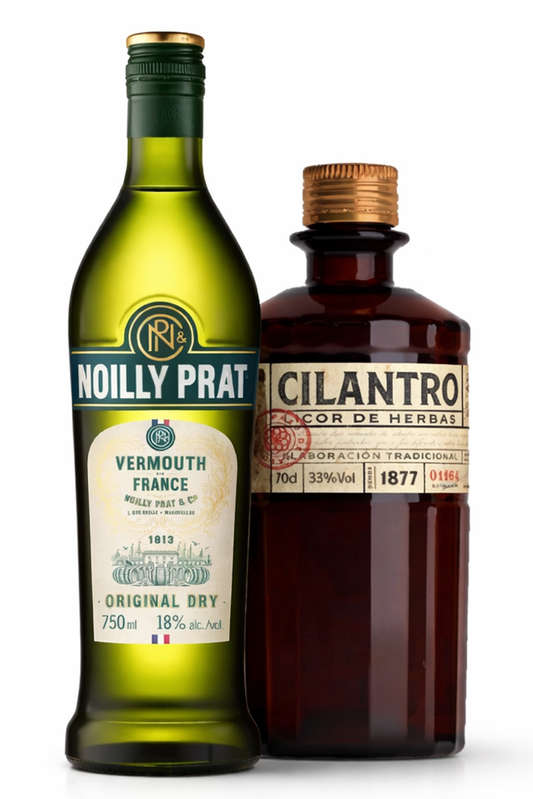 Pack Mix Aperitivo con una botella de Noilly Prat Dry Vermouth y una botella de Licor de Cilantro presentadas sobre fondo blanco.