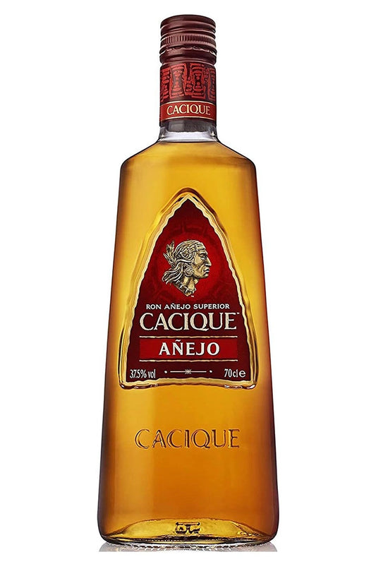 Botella de 70cl de Ron Cacique, un ron venezolano añejo con sabores suaves y equilibrados. Envejecido en barricas de roble, ideal para disfrutar solo o en cócteles. Presentado en botella de vidrio de color ámbar dorado.