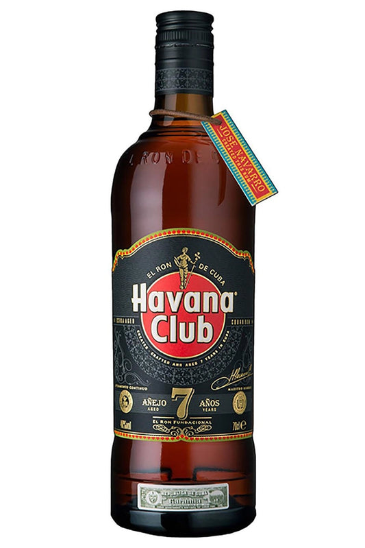 Botella de 70cl de Ron Havana Club 7 Años, un ron cubano premium envejecido en barricas de roble durante 7 años. Ideal para disfrutar solo o en cócteles complejos. Presentado en botella de vidrio de color ámbar oscuro.
