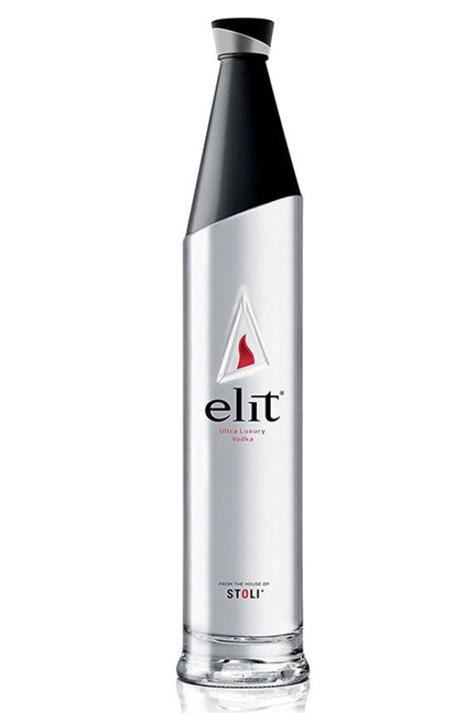 Botella de 70 cl de Vodka Stolichnaya Elit, un vodka ultra premium con filtración a baja temperatura. Ofrece pureza y elegancia gracias a su exclusivo proceso de filtrado a -18 ºC. Presentado en botella de vidrio transparente.