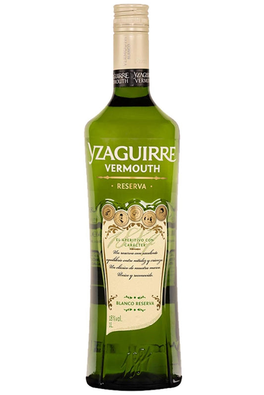 Botella de 1 litro de Yzaguirre Blanco Reserva, un vermut blanco premium de Cataluña. Elaborado con vino base de la variedad macabeo y una mezcla de hierbas y especias, envejecido en barrica durante 12 meses. Color amarillo intenso, aromático y aterciopelado al paladar. Ideal como aperitivo o con postres cítricos. Presentado en botella de vidrio. Contiene sulfitos.