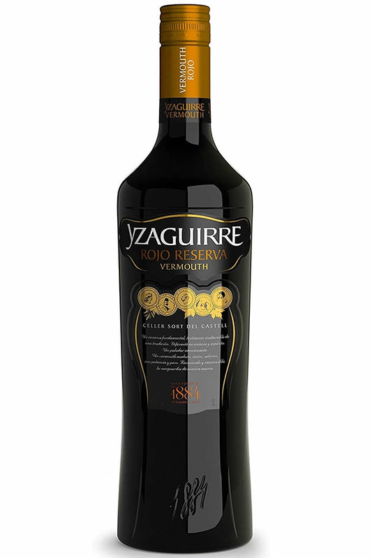 Botella de 1 litro de Yzaguirre Rojo Reserva, un vermut rojo premium de Cataluña. Elaborado con vinos seleccionados y envejecido 12 meses en barrica de roble, ofrece un sabor intenso y complejo con notas de especias, frutas maduras y madera. Ideal con hielo o en cócteles clásicos como el Manhattan. Presentado en botella de vidrio. Contiene sulfitos.