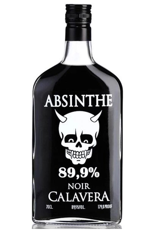 Botella de Absenta Calavera Negra 89,9º 70 cl, diseño oscuro y misterioso.