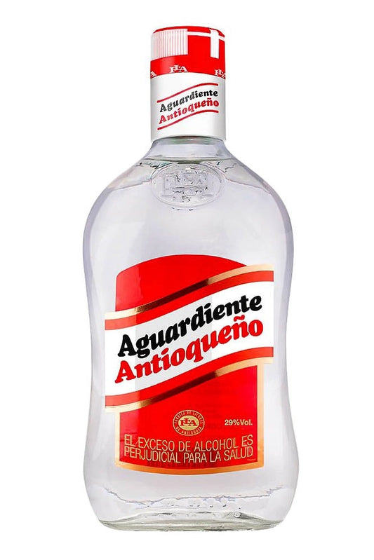 Botella de Aguardiente Antioqueño Rojo 1 L, cristalina con etiqueta roja.