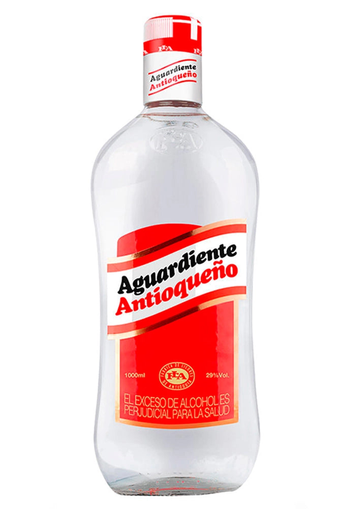 Botella de Aguardiente Antioqueño Rojo 70 cl, transparente con etiqueta roja.