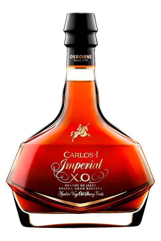 Botella de 70 cl de Brandy Carlos I Imperial Solera Gran Reserva. Ámbar brillante. Elegante, con más de 15 años de crianza y notas de cacao.