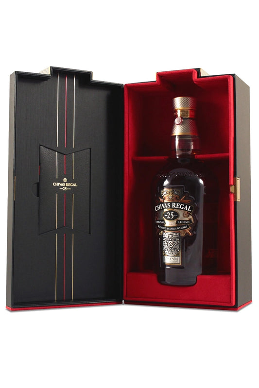 Botella de Chivas Regal 25 Años 70 cl, blended scotch ultra-premium con notas de frutas maduras, chocolate y caramelo.