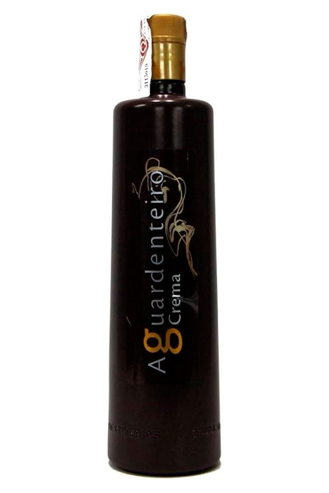 Descubre Crema de Orujo Aguardienteiro, un licor cremoso con base de aguardiente de orujo y toques de café, cacao y vainilla. ¡Perfecto para digestivos y repostería!