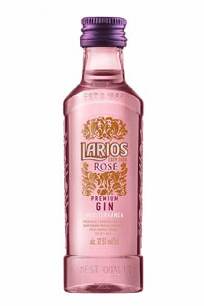 Botella mini de Ginebra Larios Rosé 5 cl, ginebra suave con sabor a fresas. Dulce y afrutada, ideal para gin-tonics y regalos.