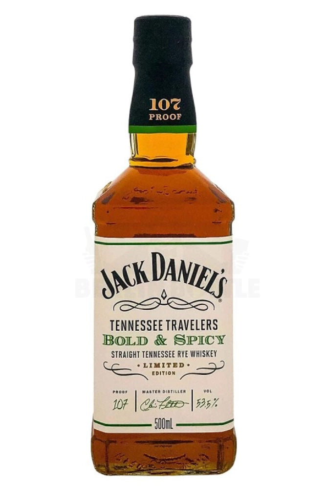 Botella de Jack Daniel’s Bold & Spicy 50 cl, Tennessee Whiskey intenso con notas de caramelo oscuro, vainilla y especias.