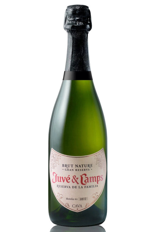 Botella Juvé & Camps Reserva de la Familia 75 cl, cava Brut Nature con notas de frutas blancas, panadería y tostados.