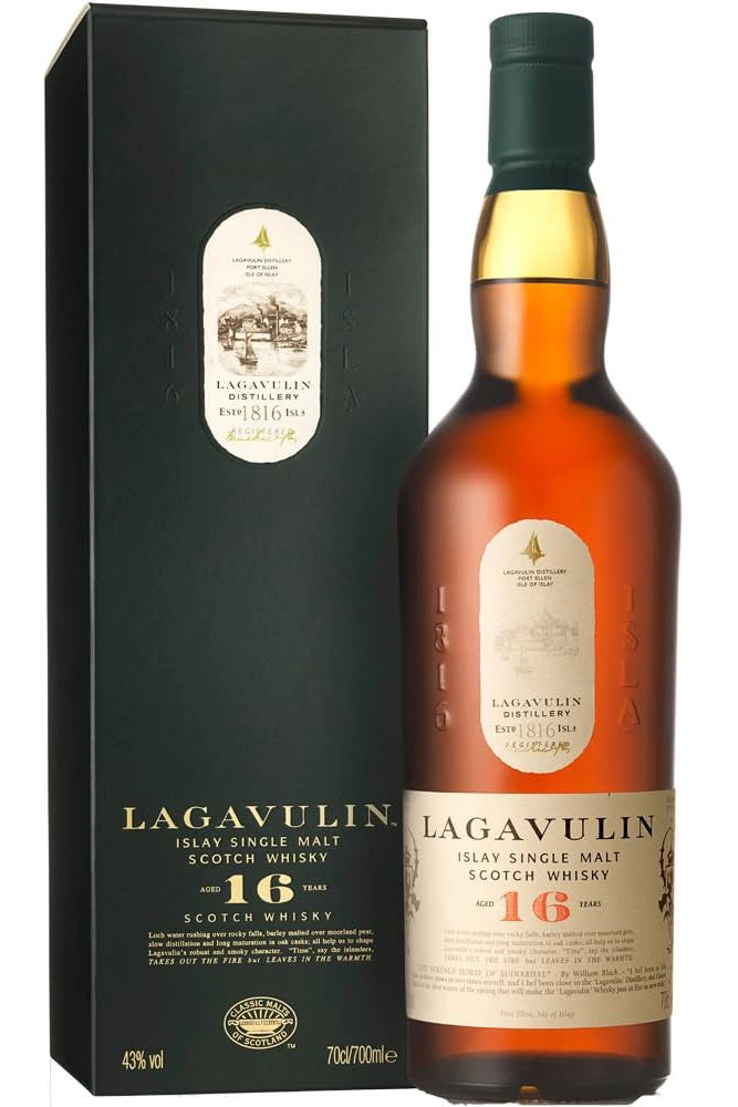 Botella de whisky Lagavulin 16 Years Old 70 cl, single malt ahumado de Islay.