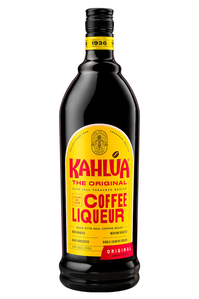 Botella de 70 cl de Licor Kahlúa, un licor de café de color marrón oscuro, originario de México, ideal para cócteles y postres.