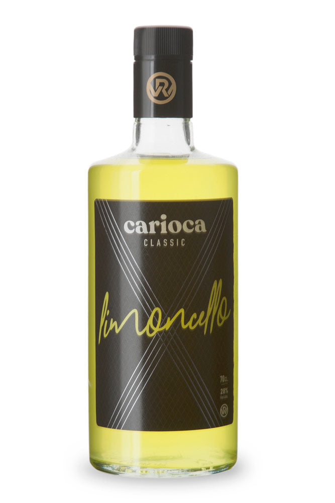 Botella de 70 cl de Limoncello, un licor tradicional italiano de limón con un color amarillo brillante, ideal para servir frío como digestivo o en cócteles.