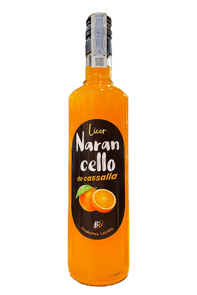 Botella de 70 cl de Licor Narancello de Cassalla, un licor cítrico con un toque de anís, que combina naranja mediterránea con la intensidad del anís.