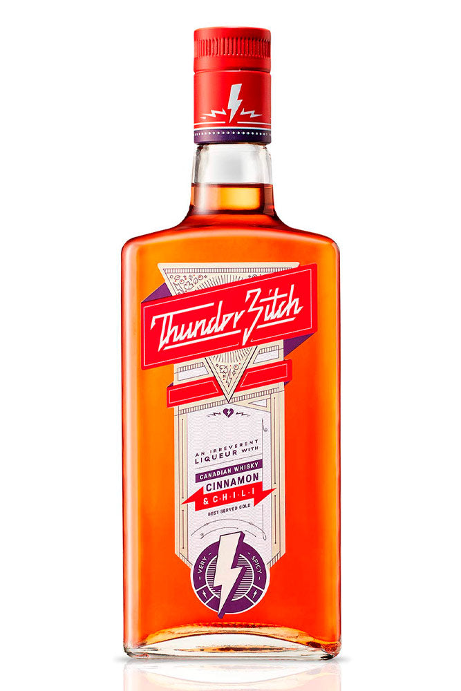 Botella de 70 cl de Licor Thunder Bitch, un licor picante de whisky con canela, de color ámbar rojizo, ideal para servir frío.