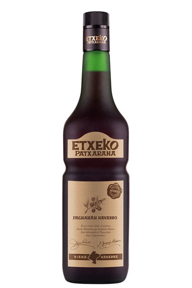 Botella de Pacharán Etxeco 70 cl, pacharán vasco artesanal elaborado con endrinas locales. Dulce, suave y equilibrado.