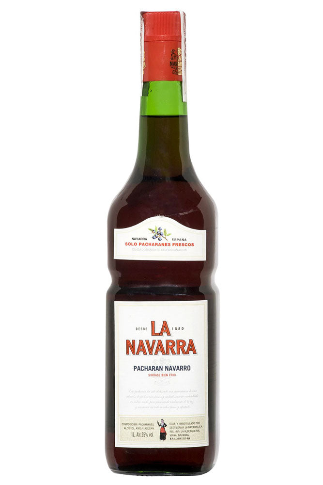Botella de Pacharán La Navarra 70 cl, elaborado con endrinas frescas y anís. Licor navarro tradicional, equilibrado y auténtico.