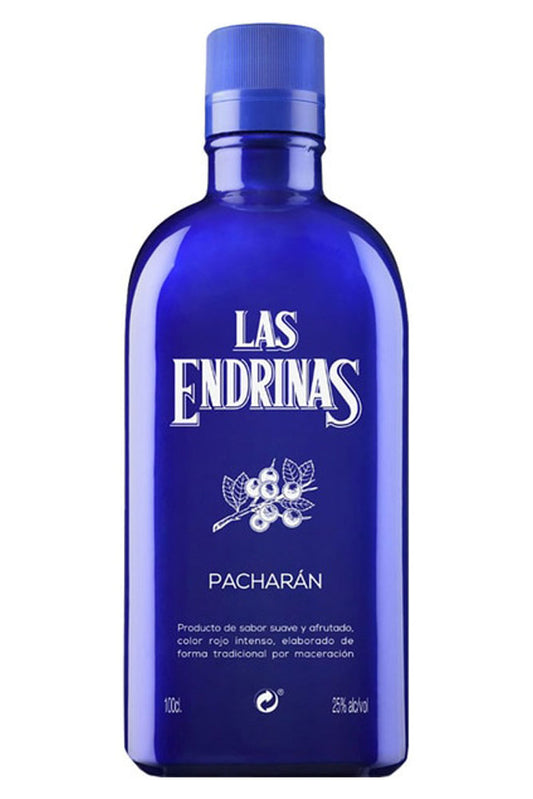 Botella de pacharán Las Endrinas azulcon letras blancas (70 cl): licor navarro dulce, frutal, con endrinas y anís, ideal para paladares suaves.