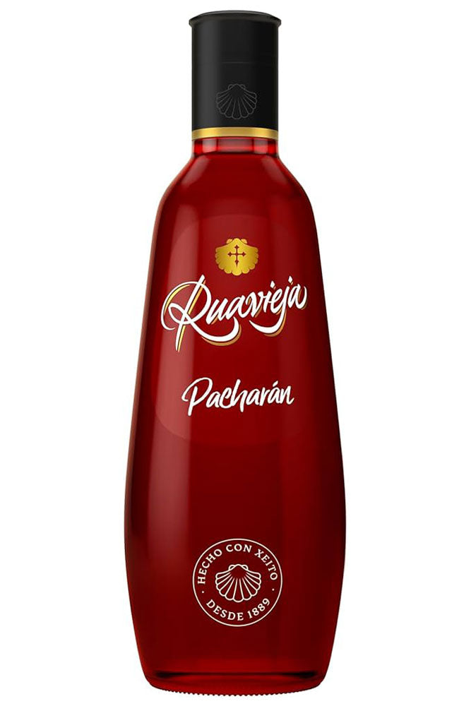 Botella de Pacharán Ruavieja 70 cl, licor gallego de endrinas maceradas con anís y hierbas. Dulce, afrutado y equilibrado.