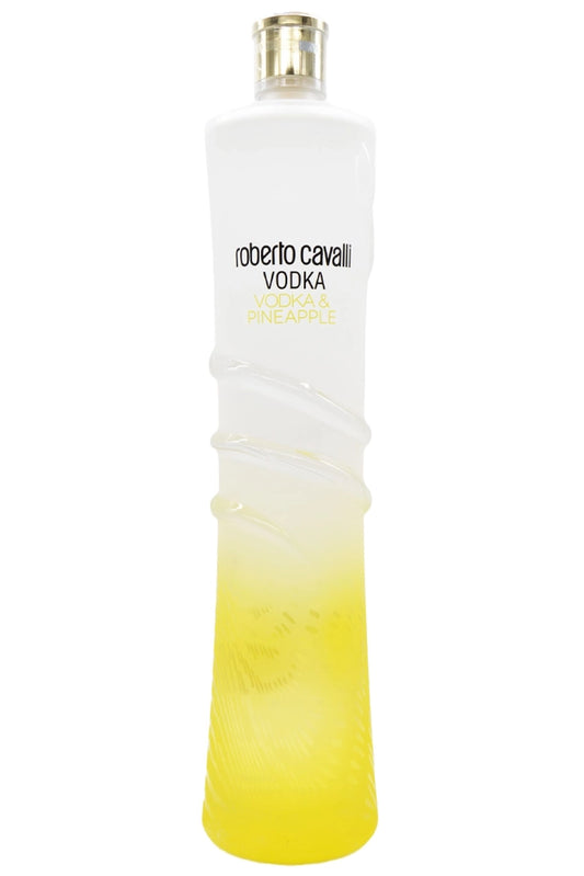 Botella Roberto Cavalli Piña 1 L, vodka italiano aromatizado con piña madura, suave, dulce y refrescante.