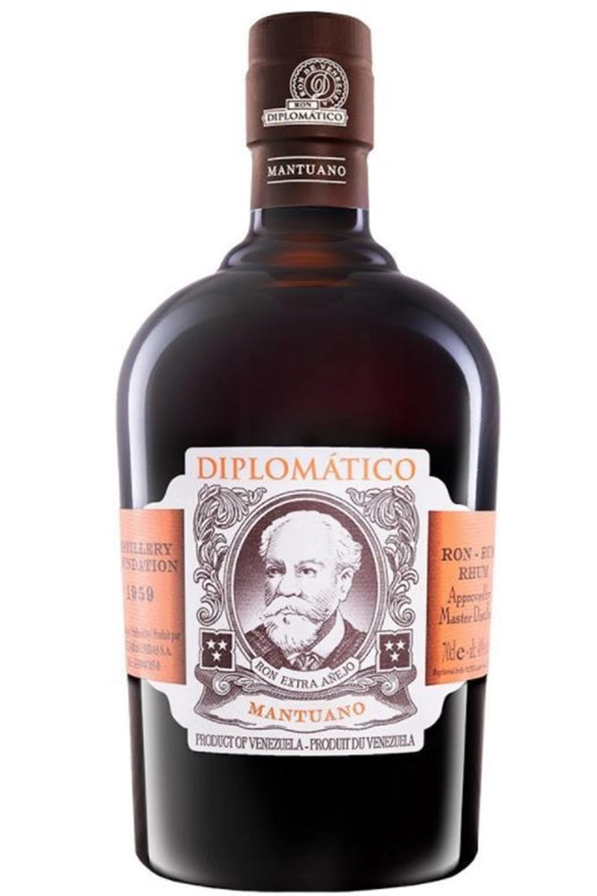 Botella de 70 cl de Ron Diplomático Mantuano, ron venezolano 40% vol., mezcla envejecida hasta 8 años, con notas de frutos secos y vainilla.