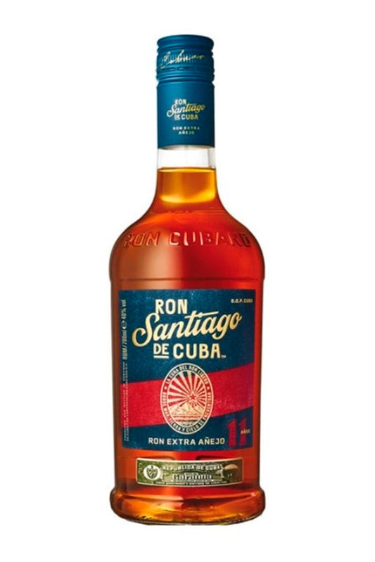 Botella de 70 cl de Ron Santiago de Cuba Extra Añejo 11 Años, ron cubano 40% vol., añejado 11 años, con notas de vainilla, coco y almendra.