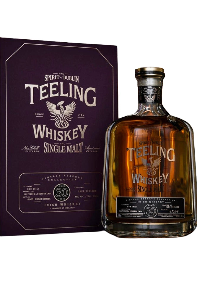 Botella Teeling 30 Years Old, single malt irlandés envejecido en bourbon y Sauternes con notas de miel, frutas tropicales y roble tostado.