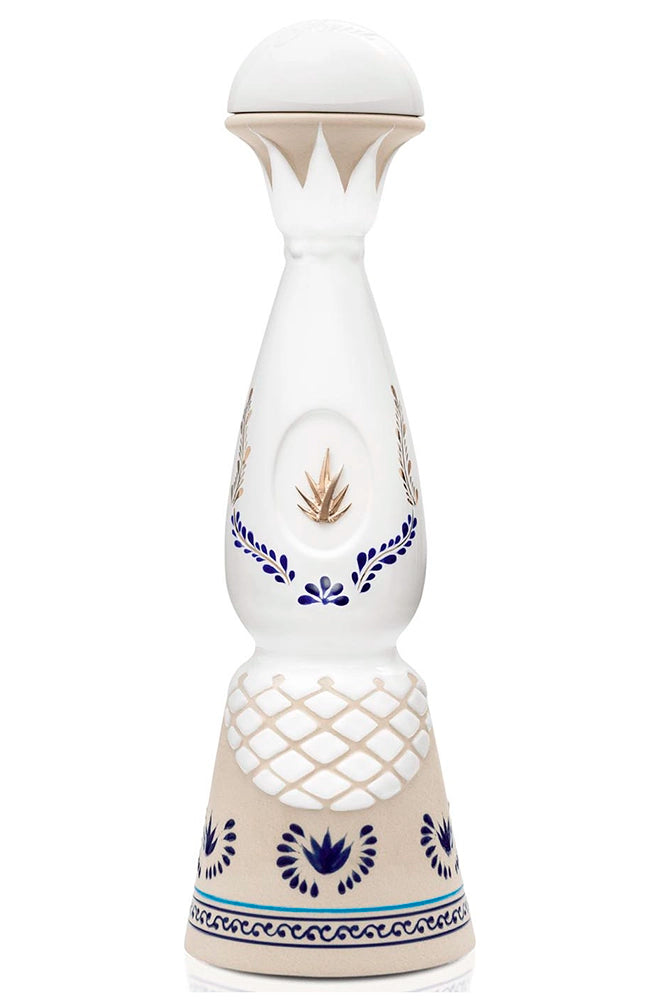 Botella de cerámica de Clase Azul Añejo 70 cl – tequila ultra-premium 100% agave azul, envejecido en barrica, notas de canela y toffee.