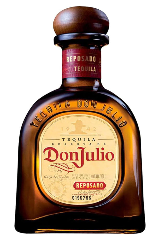 Botella de Tequila Don Julio Reposado 70 cl, 100% agave azul, envejecido en roble 8 meses. Suave y elegante, ideal para cócteles premium.
