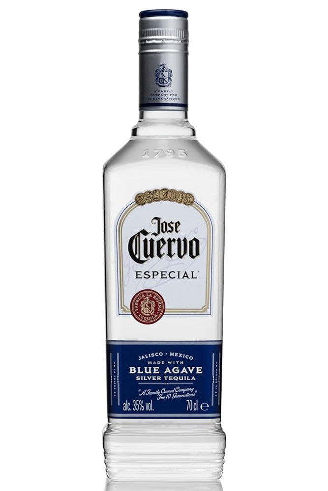 Botella de Tequila José Cuervo Blanco 70 cl, tequila joven y suave con notas cítricas. Ideal para margaritas y cócteles tropicales.